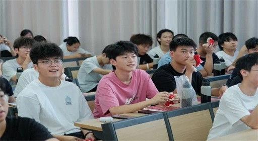 福州工商学院×东南汽车“全球智造汽车菁英班”选拔面试火热开启!入学即定向,毕业即定岗!